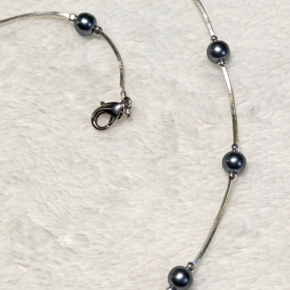 Vintage 80's Silvertone and Faux Grey Pearl Choker Necklace and Earring Set - Picture 3 of 7